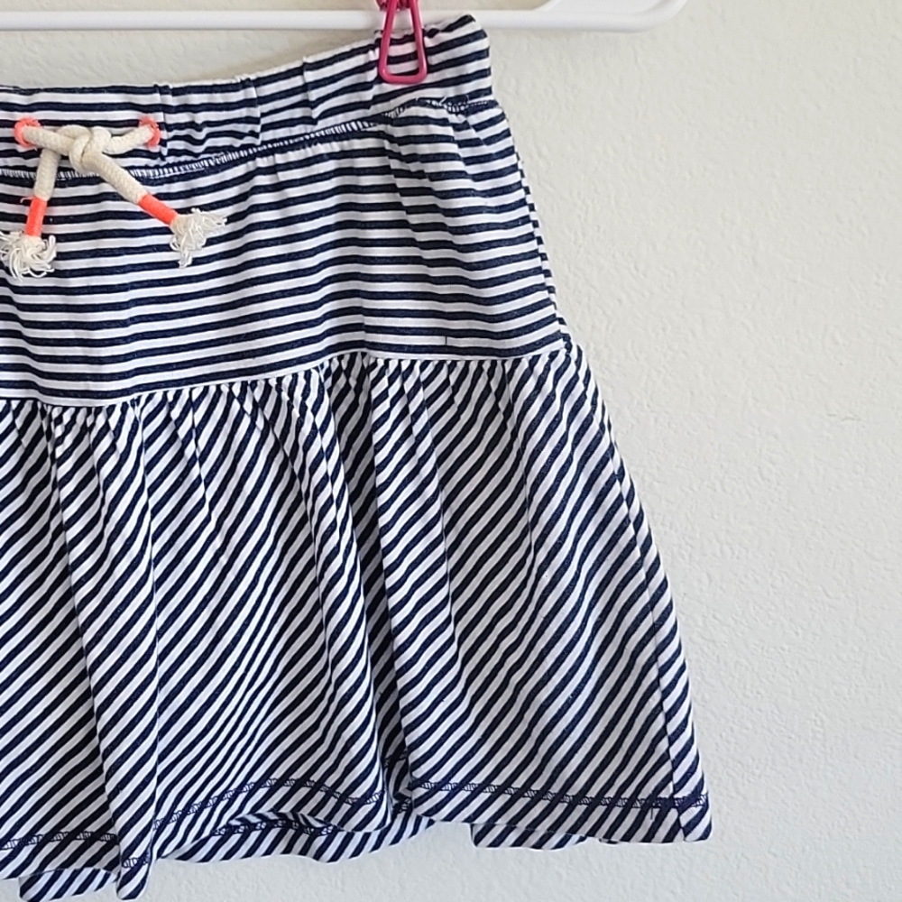 Shorts - Picture 2 of 5